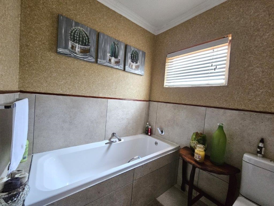 4 Bedroom Property for Sale in Kosmos Ridge North West